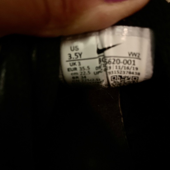 Boys Kevin Durant basketball shoes - Picture 2 of 4